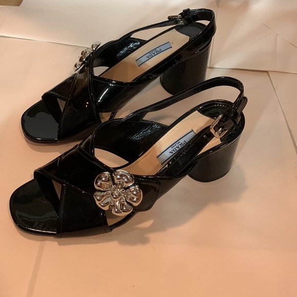Authentic Prada black with flower sandals - Picture 3 of 7